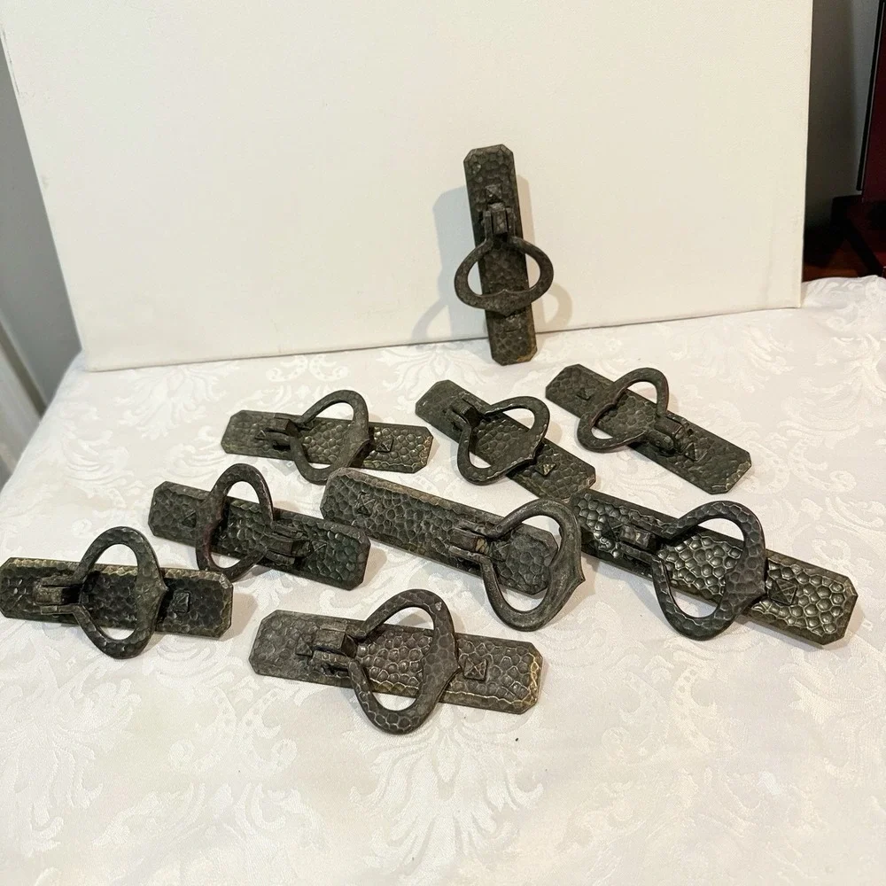 BPC Belwith vintage Arts Crafts/ Mission-style Hammered vertical drop bail pull